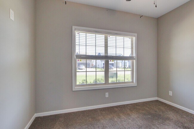 Building Photo - Big and Beautiful Smart Home