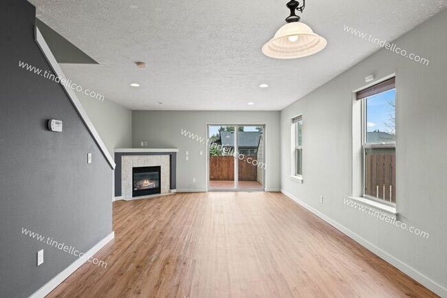 Building Photo - Spacious 3BR, 2.5BA Townhome Just Minutes ...