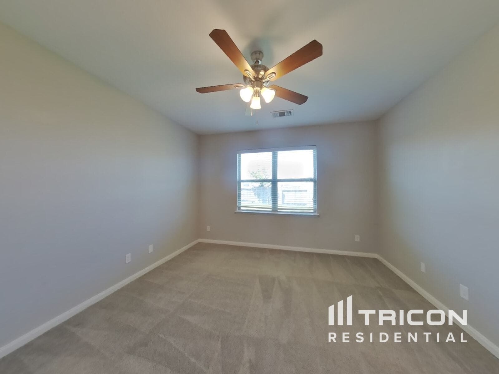 Building Photo - 215 Kennedy Dr