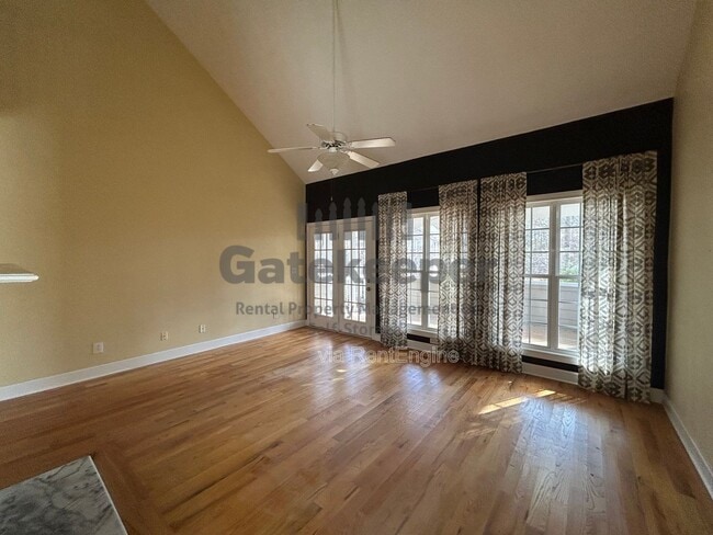 Building Photo - 111 Hanbury Ln