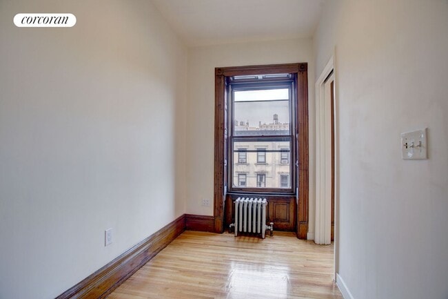 Building Photo - 47 W 84th St