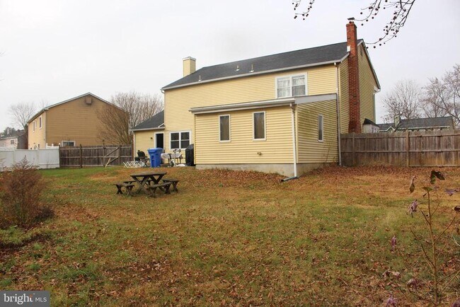 Building Photo - 219 Meadow Dr