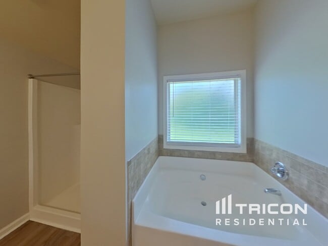 Building Photo - 142 Massey Ln