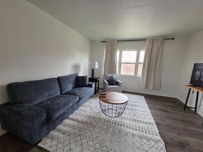 Building Photo - 3046 S Moreland Blvd