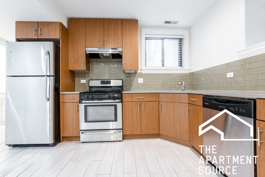 Building Photo - 3707 N Wilton Ave