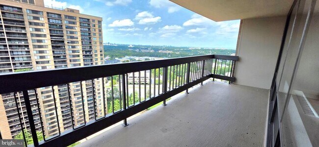 Building Photo - 3705 S George Mason Dr
