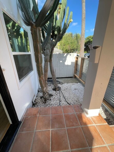 Building Photo - 518 Rialto Ave