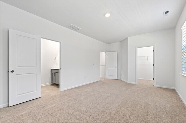 Building Photo - Horton Park Gem: Spacious 4-Bed, 3.5-Bath Townhome