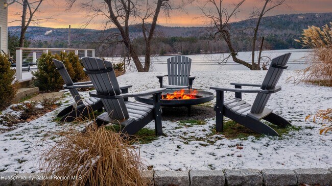 Building Photo - 121 Queechy Lake Dr