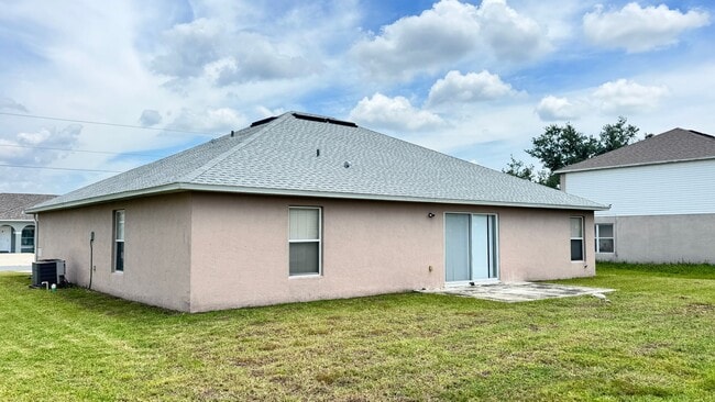 Building Photo - Split Floor plan 3/2 in Poinciana