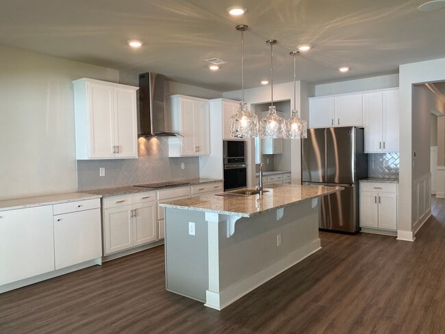 Building Photo - 5 bedrooms 3 bathroom Smart Home