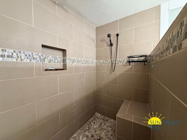 Building Photo - Stunning 3BR Home in PRIME Fort Walton Beach neighborhood!