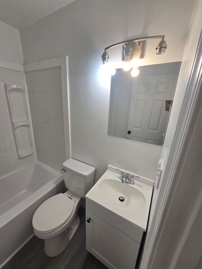 Building Photo - 2 bedroom duplex in Prince George