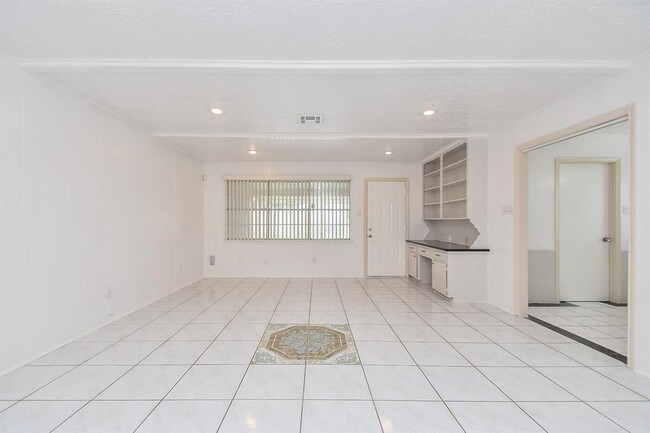 Building Photo - 7714 Eichler Dr