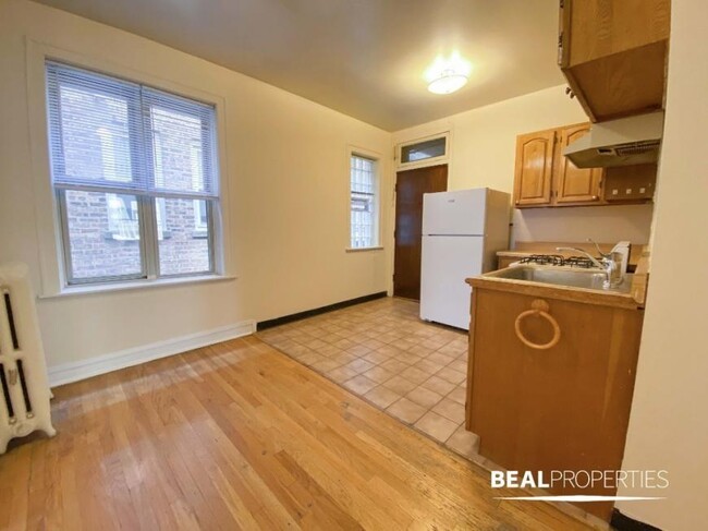 Building Photo - 1 bedroom in CHICAGO IL 60613