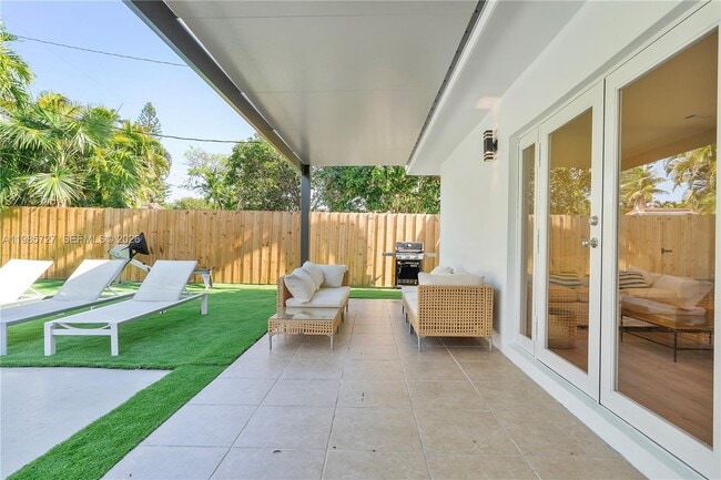 Building Photo - 10801 Peachtree Dr