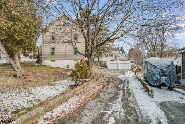 Building Photo - 155 Main St