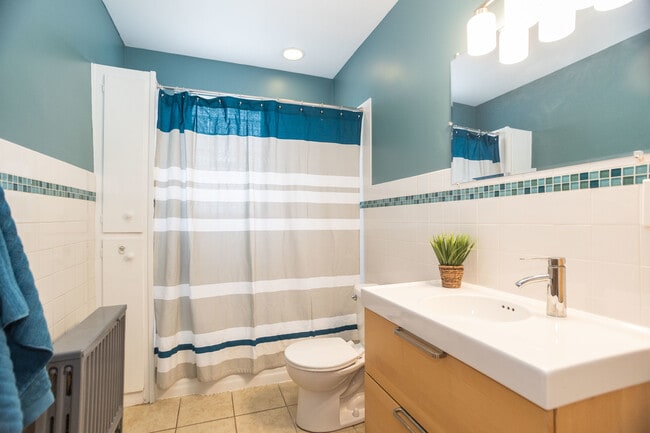 Building Photo - 1330 W Norwood St