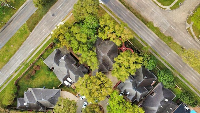 Building Photo - 1542 Orchard Park Dr