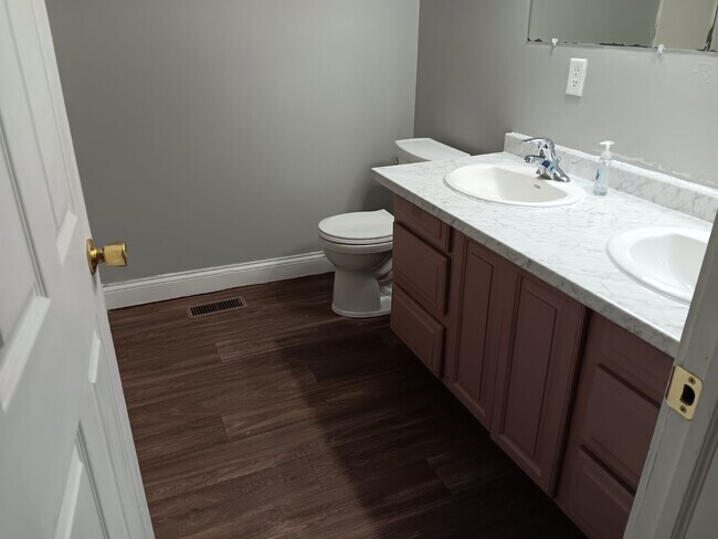 Building Photo - 4 Bed / 2 Full Bath House with Attached Garage — Brand-New Appliances - Built 2006