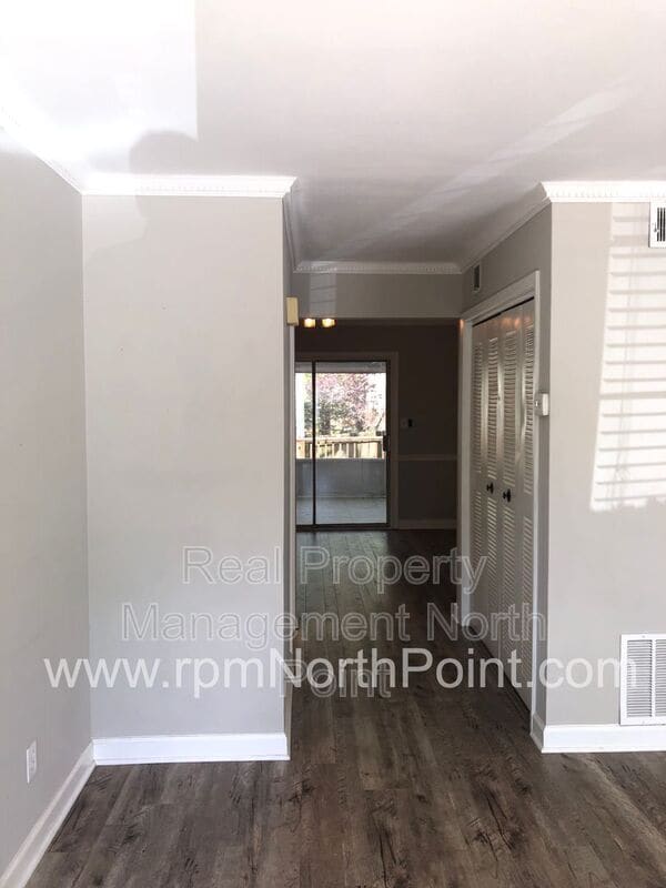 Building Photo - 676 Anderson Walk