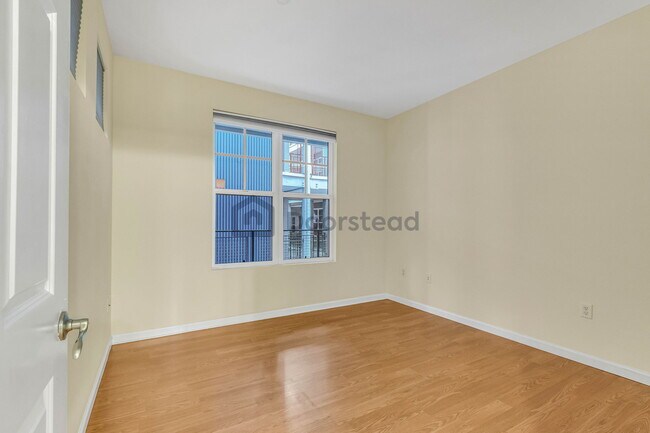 Building Photo - 1121 40th St