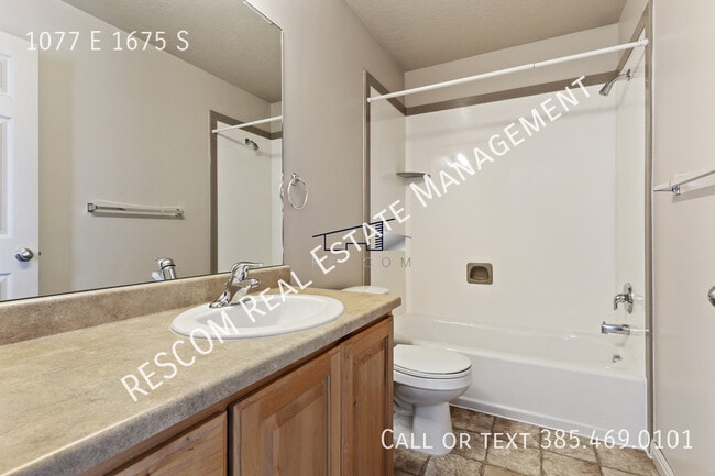 Building Photo - 1077 1675 S