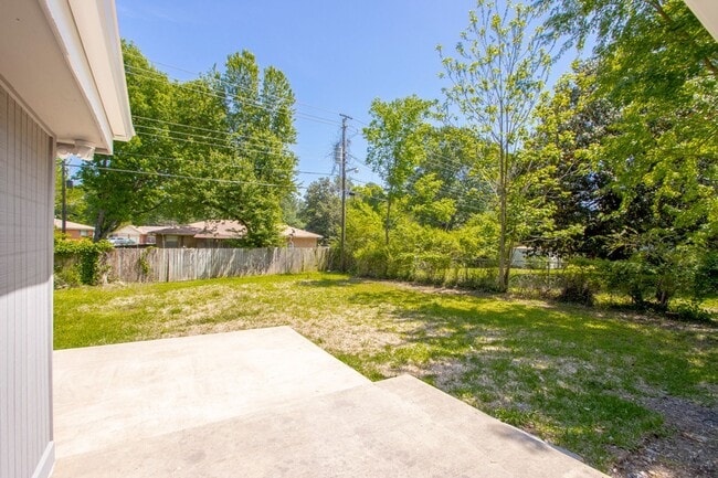 Building Photo - 119 Poinsetta Dr