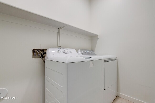 Building Photo - 16075 N 30th St