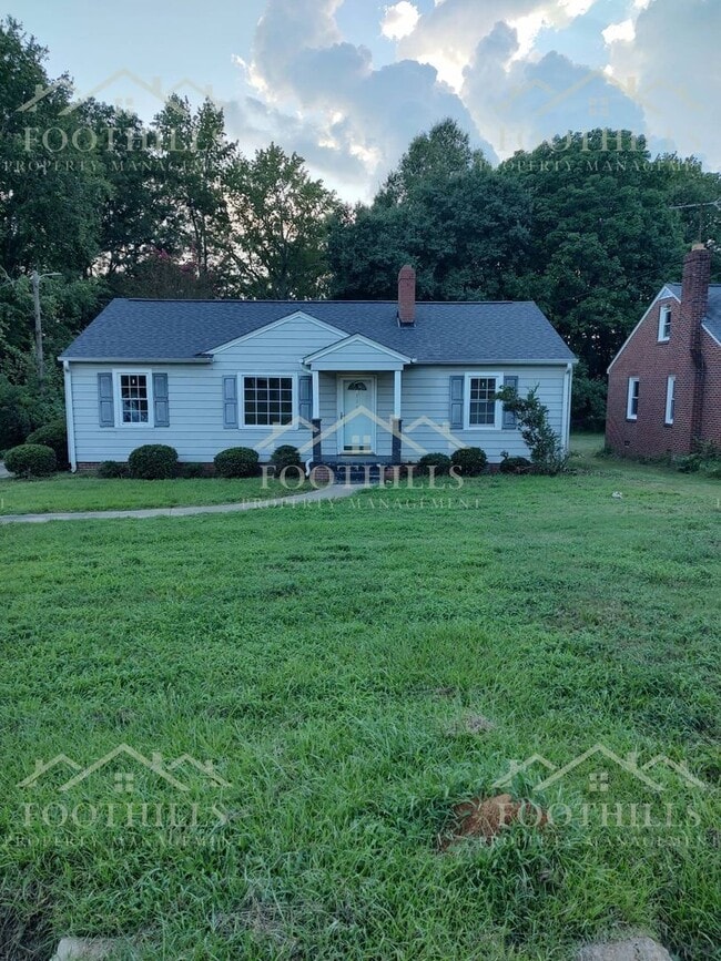 Building Photo - 3-Bed Ranch with Spacious Yard and Modern ...