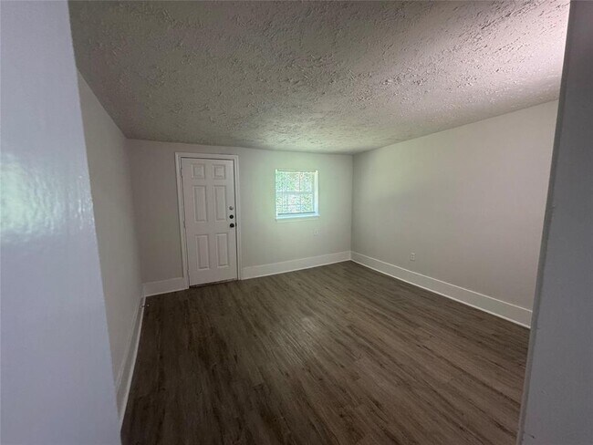 Building Photo - 4914 Enyart St