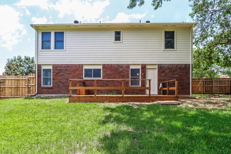 Building Photo - 3645 Fairview Dr