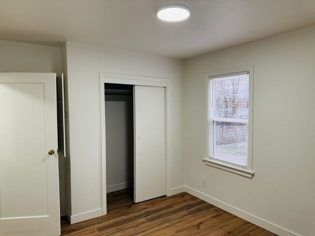 Building Photo - Freshly Remodeled with Garage and Yard