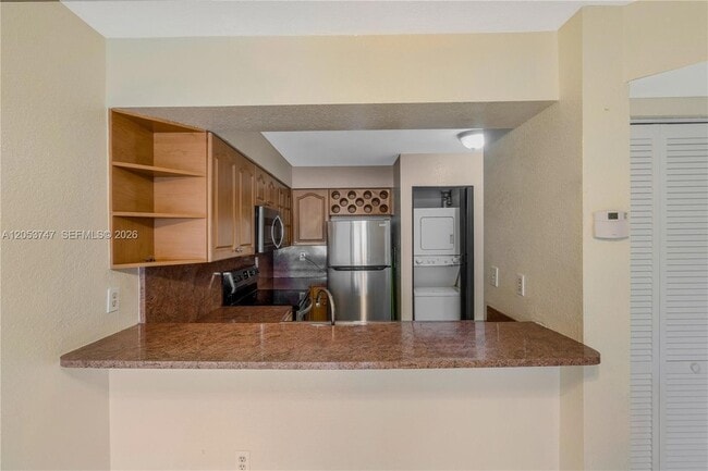 Building Photo - 15545 Miami Lakeway N