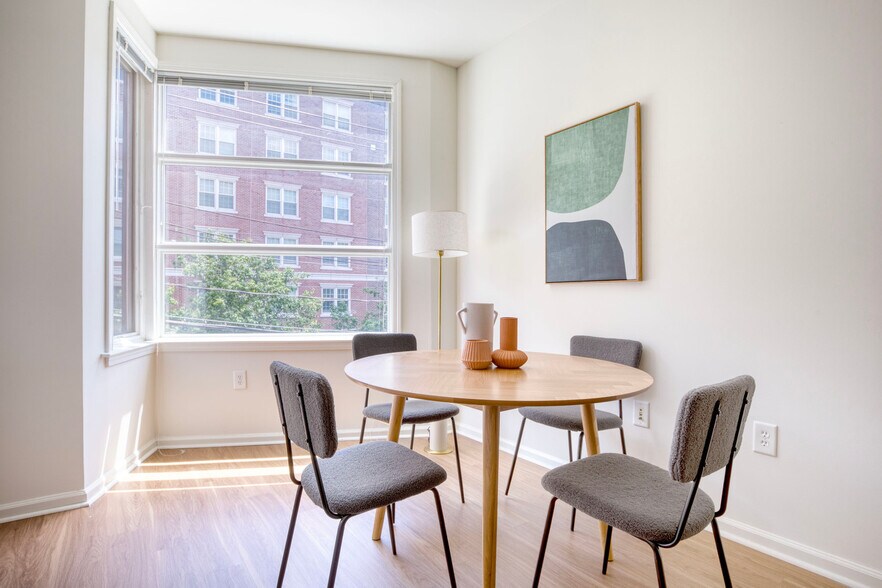 Building Photo - 800 Madison St