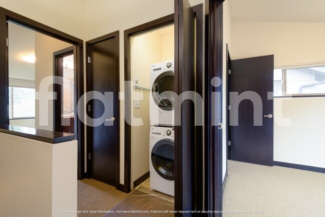 Building Photo - 1512 44th Ave SW