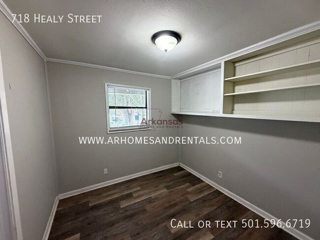 Building Photo - 718 Healy St