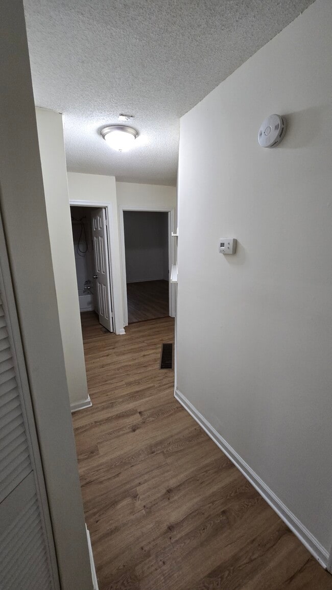 Building Photo - 2207 Mt Vernon Rd