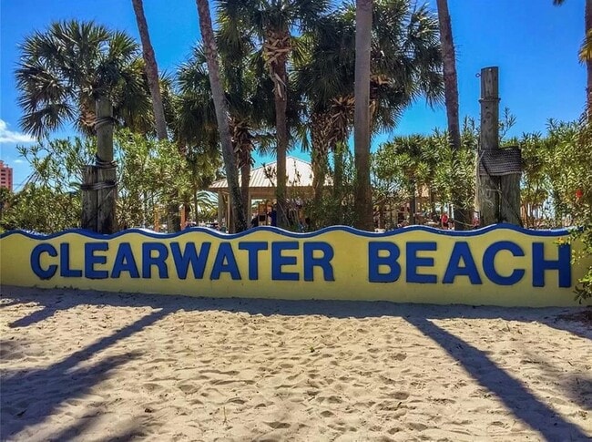 Building Photo - 661 Poinsettia Ave