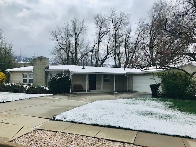 Building Photo - Beautiful single level home with fenced back yard