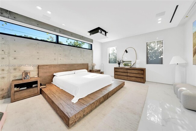 Building Photo - 34 SW 26th Rd