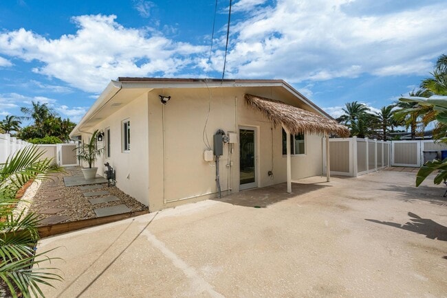 Building Photo - 2611 NE 16th St