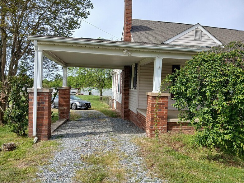 Building Photo - 1937 Trinity Church Rd