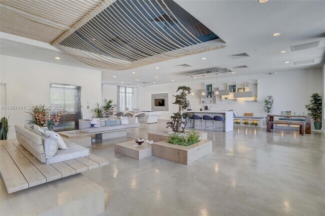 Building Photo - 164 SE 4th Terrace