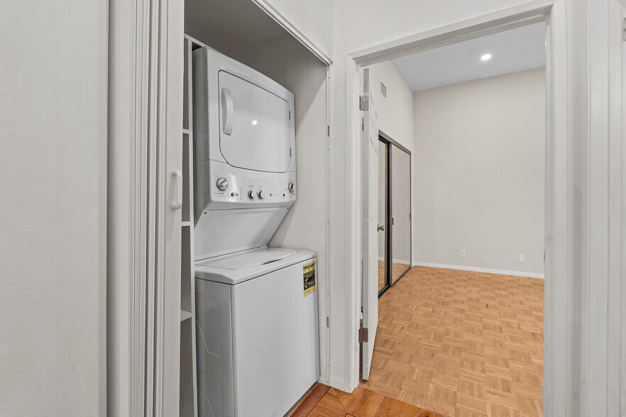 Building Photo - 1559 Winona Blvd