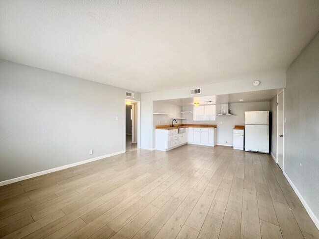 Building Photo - 922 N 1st St