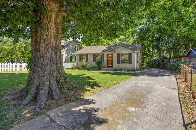 Building Photo - 2510 9th Ave S