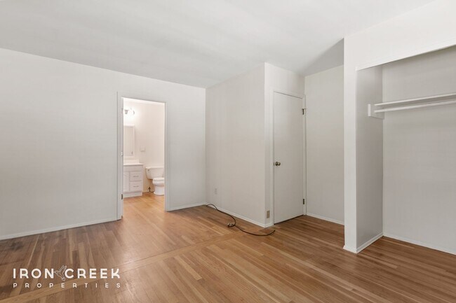 Building Photo - Beautiful Two-Bedroom with Fenced Yard in ...