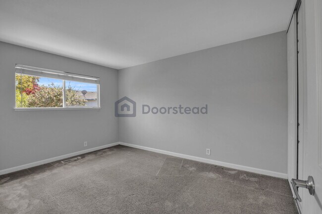 Building Photo - 1492 Via Cancion