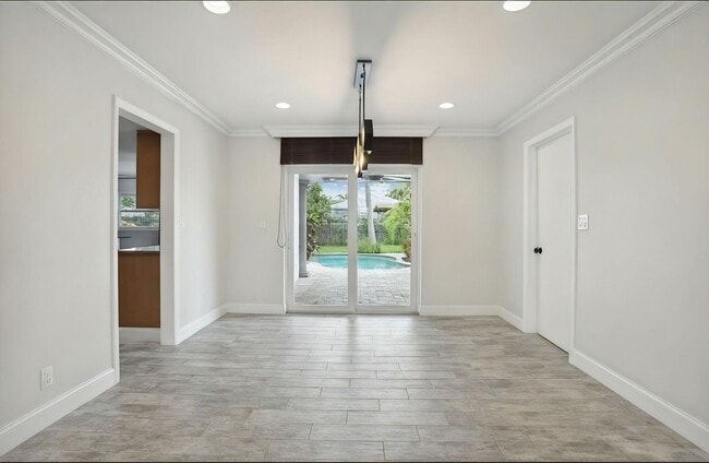 Building Photo - 603 SE 7th Ave